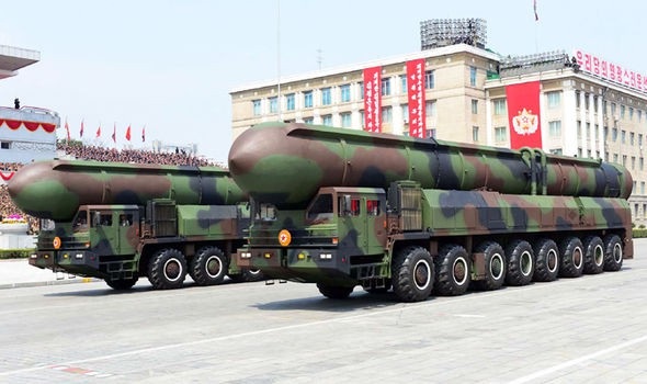 Triều Tiên duyệt binh trong thời tiết -11°C - 2
Triều Tiên được cho là giữ kín các tên lửa đạn đạo liên lục địa cho tới phút chót. (Ảnh: Getty)