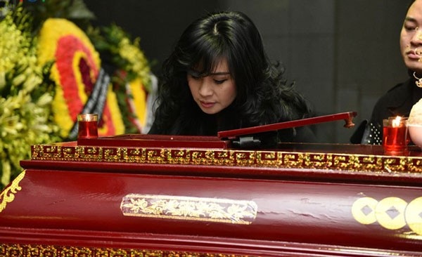Nhạc sĩ Phạm Tuyên, Phú Quang nghẹn ngào đến tiễn đưa nhạc sĩ Hoàng Vân - 13 Diva Thanh Lam nhìn mặt vị nhạc sĩ lần cuối...