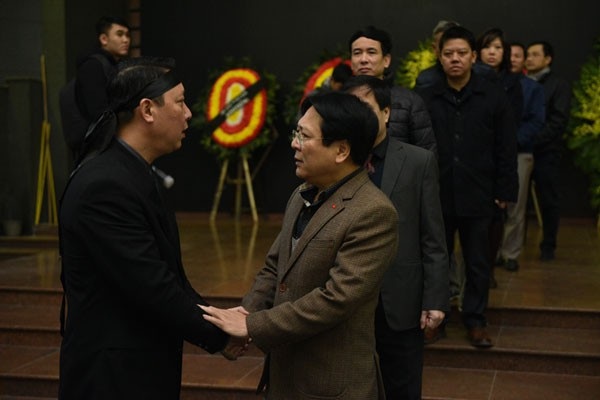 Nhạc sĩ Phạm Tuyên, Phú Quang nghẹn ngào đến tiễn đưa nhạc sĩ Hoàng Vân - 4 NSND Vương Duy Biên, Thứ trưởng Bộ VH,TT&DL chia buồn cùng nhạc trưởng Phi Phi.