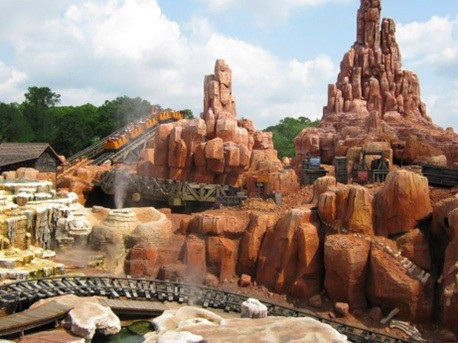 Top 5 trò chơi thử thách nhất Việt Nam - 4 Hành trình phiêu lưu xuyên qua hầm mỏ chỉ thích hợp cho du khách “mê tốc độ”