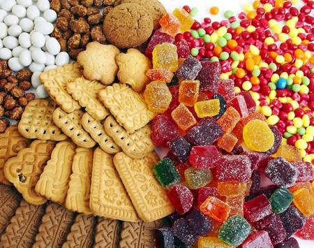 Bộ Y tế khuyến cáo cảnh giác với bánh kẹo màu sắc quá rực rỡ, bắt mắt - 1 Bộ Y tế khuyến cáo cảnh giác với bánh kẹo màu sắc quá rực rỡ, bắt mắt - 1