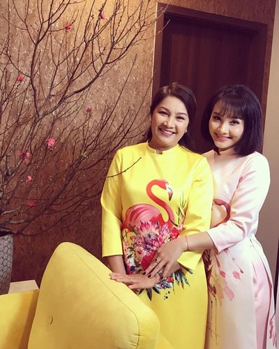 Bảo Thanh, Mạnh Trường chia sẻ “ăn Tết nội hay nhà ngoại” - 2 Bảo Thanh và mẹ trong những ngày chuẩn bị đón Tết 2018.