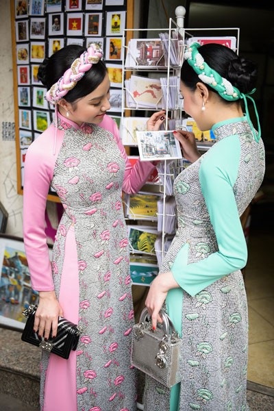 Hương Baby, Hạnh Sino xúng xính áo dài xuống phố đón xuân - 4 Hương Baby, Hạnh Sino xúng xính áo dài xuống phố đón xuân - 4
