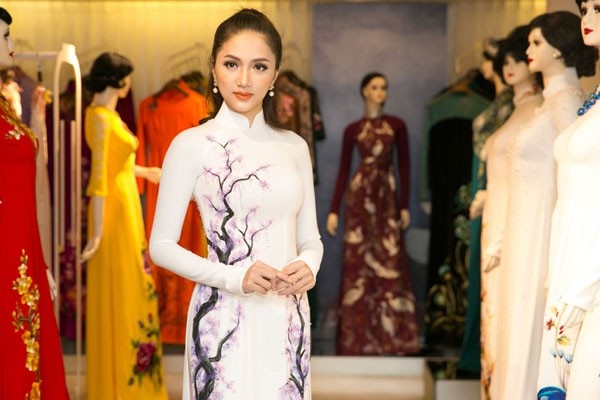 Hương Giang Idol chuẩn bị áo dài dự thi Hoa hậu Chuyển giới Quốc tế - 5 Hương Giang hi vọng đạt được thành tích cao tại cuộc thi sắc đẹp sắp tới.