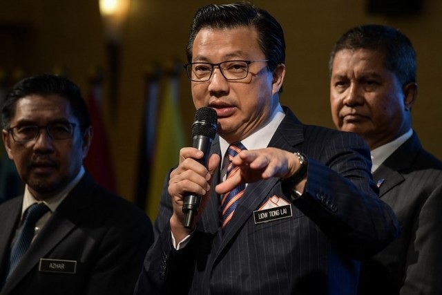 Malaysia lên tiếng vụ tàu tìm kiếm MH370 “biến mất” bí ẩn - 1
Bộ trưởng Giao thông Malaysia Liow Tiong Lai (Ảnh: AFP)