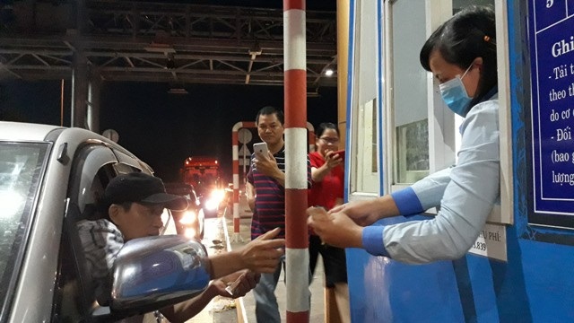 Sau tuyên bố xem xét giảm phí, BOT Sóc Trăng lại... thu rồi xả - 1 Sau tuyên bố xem xét giảm phí, BOT Sóc Trăng lại... thu rồi xả - 1