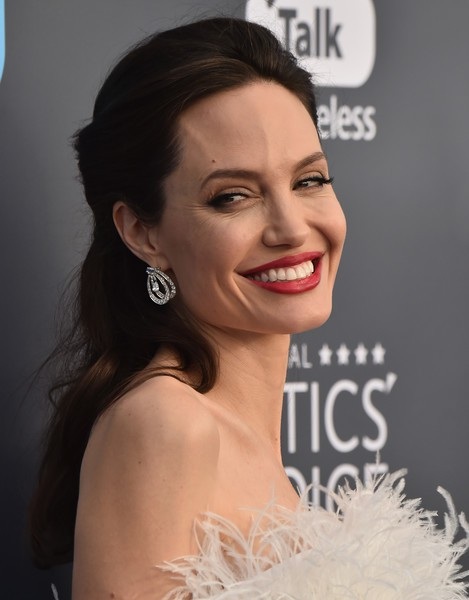 
Angelina Jolie dự lễ trao giải Critics Choice lần thứ 23 diễn ra ở Santa Monica, California, Mỹ ngày 11/1 vừa qua
