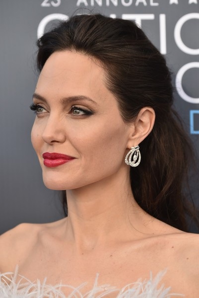 Angelina Jolie lộ dáng "siêu mỏng" - 7