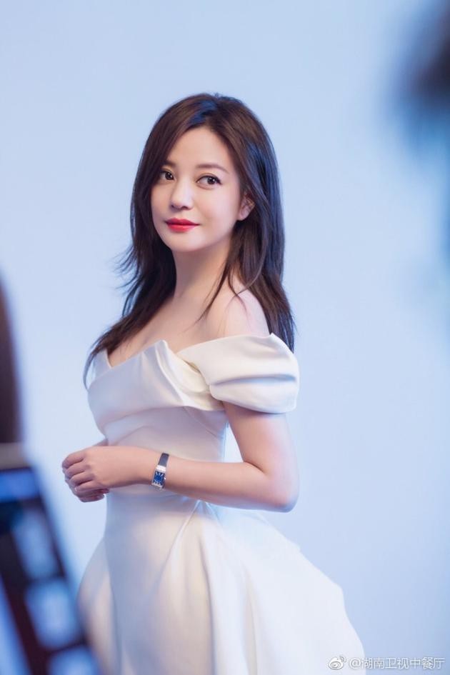 Triệu Lệ Dĩnh vào vai nàng Lục Y Bình trong “Tân dòng sông ly biệt” - 4 Triệu Lệ Dĩnh vào vai nàng Lục Y Bình trong “Tân dòng sông ly biệt” - 4