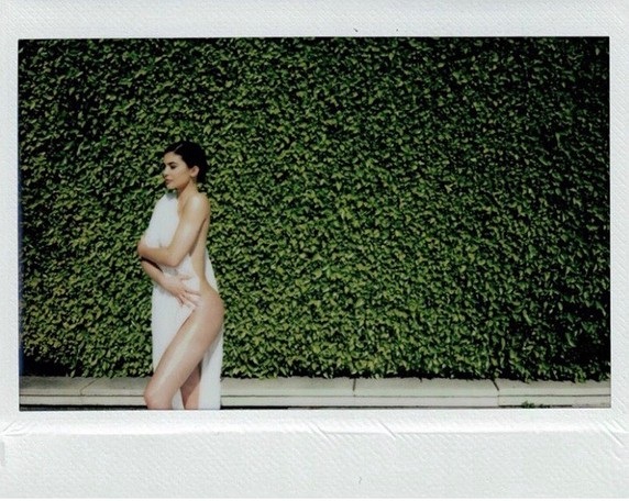 Kylie Jenner sẽ không thông báo tin bầu bí - 4
Kiếm được hàng chục triệu đô trong vài năm vừa qua nhờ kinh doanh thời trang, mỹ phẩm... nên Kylie sẵn sàng về mặt tài chính để chăm lo cho con củamình