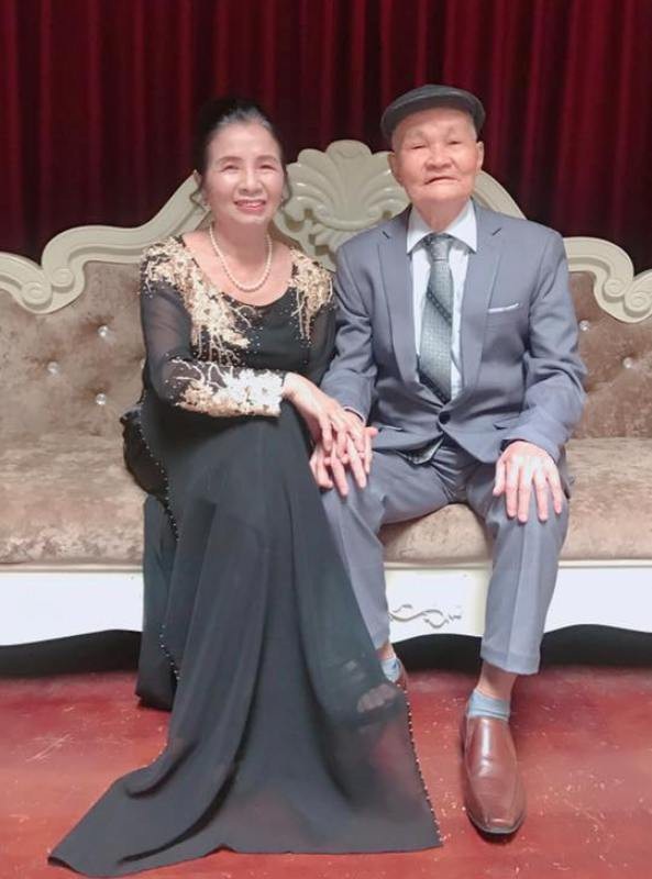 Ngắm bộ ảnh kỷ niệm 50 năm ngày cưới của “đôi uyên ương” U80 ở Thanh Hóa - 5 Được biết, ông bà mới tổ chức lễ kỷ niệm vào dịp Tết Dương lịch vừa qua