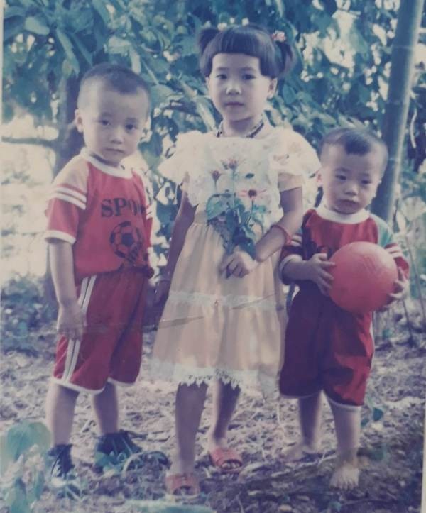 Không khí "nóng" dần lên tại gia đình thủ môn Bùi Tiến Dũng - 2 Hai anh em Bùi Tiến Dũng và Bùi Tiến Dụng lúc còn nhỏ