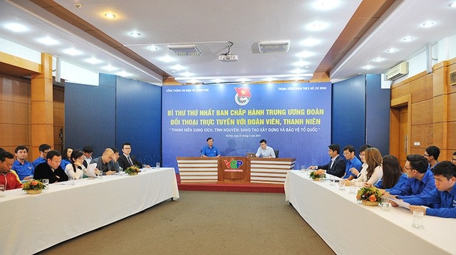 10 sự kiện, hoạt động tiêu biểu của tuổi trẻ Việt Nam năm 2017 do TW Đoàn bầu chọn - 5 Một trong những hoạt độg của Tháng Thanh niên 2017 là Bí thư thứ Nhất Trung ương Đoàn TNCS HCM Lê Quốc Phong đối thoại trực tuyến với đoàn viên, thanh niên và sinh viên trong và ngoài nước với chủ đề “Thanh niên xung kích, tình nguyện, sáng tạo xây dựng và bảo vệ Tổ quốc”