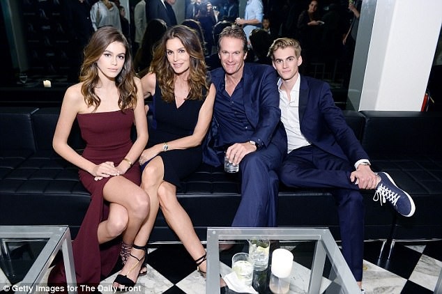 Hai con của Cindy Crawford càng lớn càng cuốn hút - 4
Cindy Crawford và Rande Gerber từng là người mẫu đình đám thập niên 80, 90 thế kỷ trước nhưng giờ là những thương gia giàu có