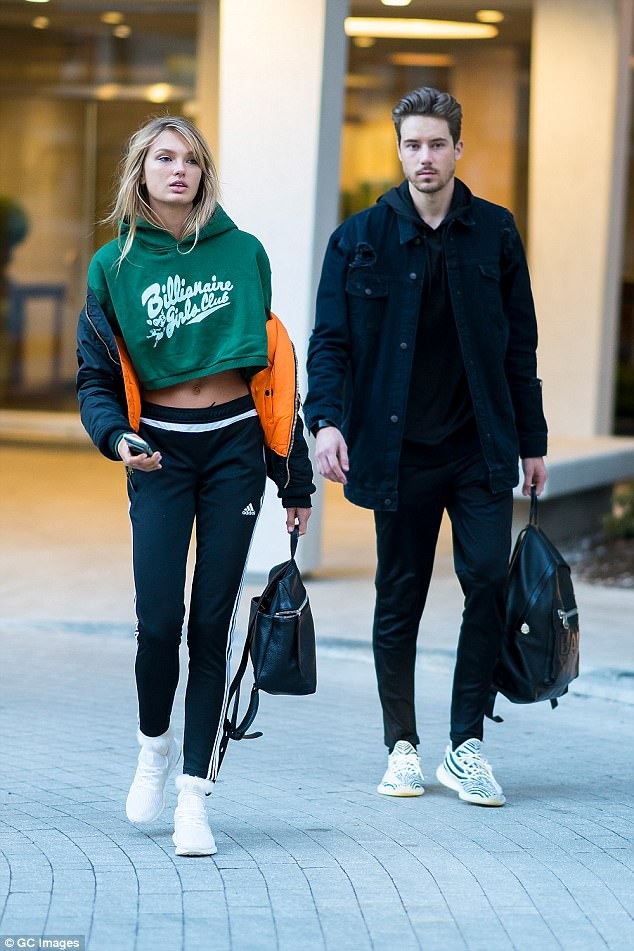 Thiên thần nội y hạnh phúc bên bạn trai - 3
Người đẹp tới từ Hà Lan này sở hữu nụ cười tỏa nắng và đôi mắt rất đẹp