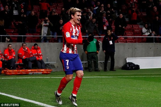 Griezmann ghi 4 bàn, Atletico chỉ còn kém Barcelona 4 điểm - 11
Griezmann cùng đồng đội tạo áp lực lớn lên Barcelona, khi CLB này gặp Las Palmas trên sân khách đêm nay