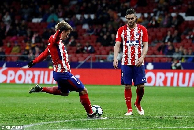 Griezmann ghi 4 bàn, Atletico chỉ còn kém Barcelona 4 điểm - 8
Phút 56, Griezmann sút phạt trực tiếp nâng cách biệt lên 3-0 cho Atletico