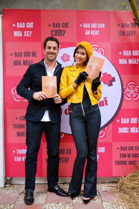 Dịp trước Tết Mậu Tuất, Phương Mai khiến không ít người ngạc nhiên khi xuất hiện cùng bạn trai ngoại quốc tại một sự kiện. Cả hai đã gắn bó được một thời gian nhưng chân dài không tiết lộ bất cứ thông tin nào về “người ấy”. (Ảnh: Tuấn Đào).