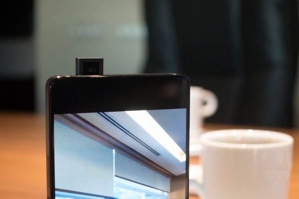 Smartphone không viền màn hình với thiết kế camera trước cực độc - 3 Camera trước được giấu bên trong máy và chỉ hiện ra khi cần sử dụng