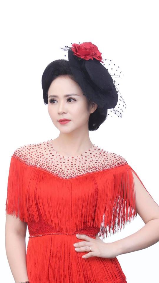 Nữ hoàng Hoa hồng Bùi Thị Thanh Hương khoe nhan sắc ngọt ngào - 4 Nữ hoàng Hoa hồng là người truyền cảm hứng đam mê, lối sống tích cực đến cộng đồng.