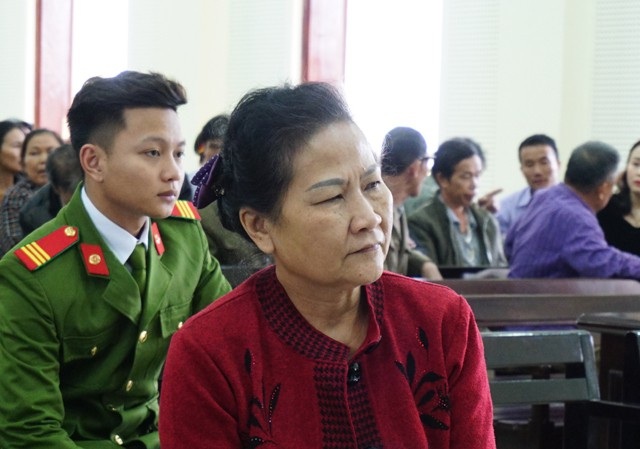 Huy động hàng chục tỷ đồng tiền gửi trái pháp luật rồi tuyên bố vỡ nợ - 1 Dù không phải là chủ doanh nghiệp nhưng bà Thảo vẫn dùng con dấu của doanh nghiệp để đóng vào giấy biên nhận tiền gửi của người dân