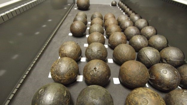 Dùng tia X để bảo vệ đạn súng thần công trên tàu Mary Rose - 3
Đạn được bảo quản ở những côngtenơ có độ ẩm thấp - Ảnh từ The Mary Rose Trust.