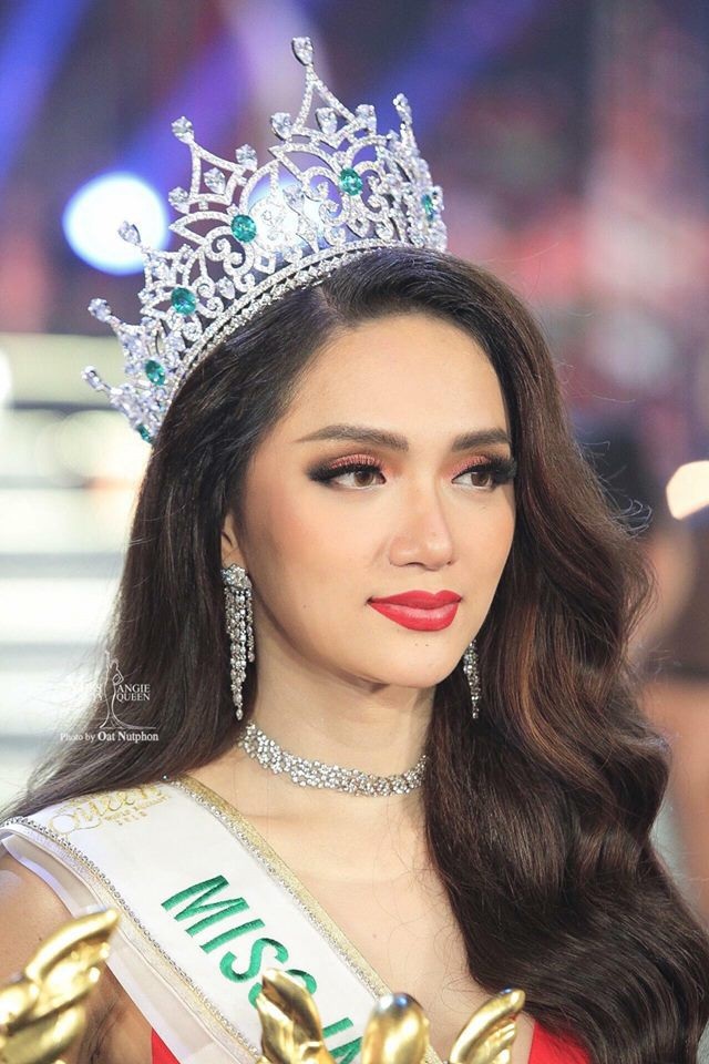 Hình ảnh tuyệt đẹp của Hương Giang và các người đẹp trong đêm chung kết Hoa hậu chuyển giới 2018 - 5
Cận cảnh nhan sắc tân hoa hậu chuyển giới - Hương Giang. Tới với cuộc thi năm nay, Hương Giang cũng như những hoa hậu trước đó đều mang theo một câu chuyện xúc động về cuộc đời mình trong cuộc hành trình tìm lại chính bản thân. Hương Giang chia sẻ, cô đã vượt qua sự phản đối của cha mẹ và những ánh mắt định kiến để được trở thành phụ nữ và theo đuổi đam mê.