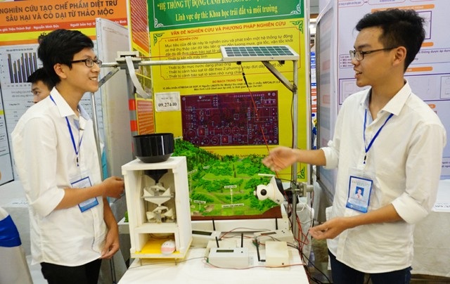 Gần 250 dự án của học sinh THPT tranh tài tại cuộc thi Khoa học kỹ thuật - 5 Cuộc thi KHKT cấp quốc gia hoc sinh trung học năm học 2017-2018 khu vực phía Bắc có 249 dự án của 475 học sinh tham gia tranh tài