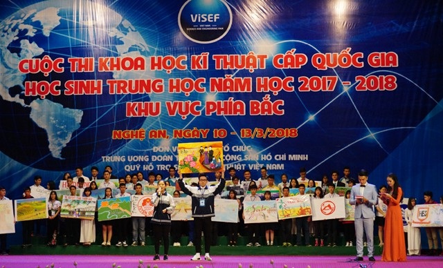 Gần 250 dự án của học sinh THPT tranh tài tại cuộc thi Khoa học kỹ thuật - 4 Các đoàn giới thiệu về địa phương mình tại buổi khai mạc