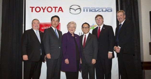 Mazda và Toyota lập liên doanh sản xuất ô tô - 1
Lãnh đạo Mazda và Toyota trong lễ công bố thành lập công ty liên doanh tại Mỹ