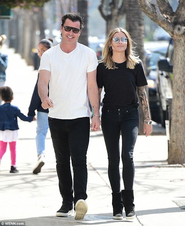 Gavin Rossdale hạnh phúc bên bạn gái kém 24 tuổi - 3
Rossdale và Thomalla hẹn hò đã được 11 tháng và đang rất hạnh phúc bên nhau
