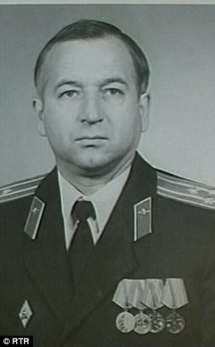 Hé lộ cách tình báo Anh chiêu mộ điệp viên hai mang Nga nghi bị đầu độc - 2 Sergei Skripal từng giữ hàm đại tá trong quân đội Nga (Ảnh: RTR)