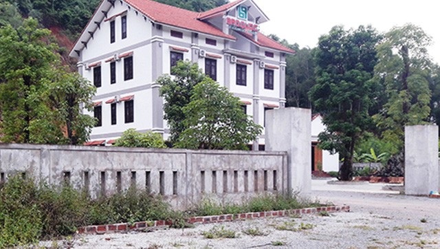 Khởi tố cán bộ địa chính chiếm đoạt tài sản - 1 UBND xã Phúc Trạch buông lỏng quản lý khi để cho 1 trường hợp chiếm đất xây dựng nhà ở, quán kinh doanh dịch vụ trái phép trên đất nông nghiệp với tổng diện tích hơn 3,410 m2