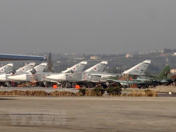 Nga chặn đứng vụ tấn công nhằm vào căn cứ không quân ở Syria - 1
Máy bay của Nga tại căn cứ không quân Hmeimim ở Latakia, Tây Bắc Syria ngày 16/2/2016. (Nguồn: AFP/TTXVN)