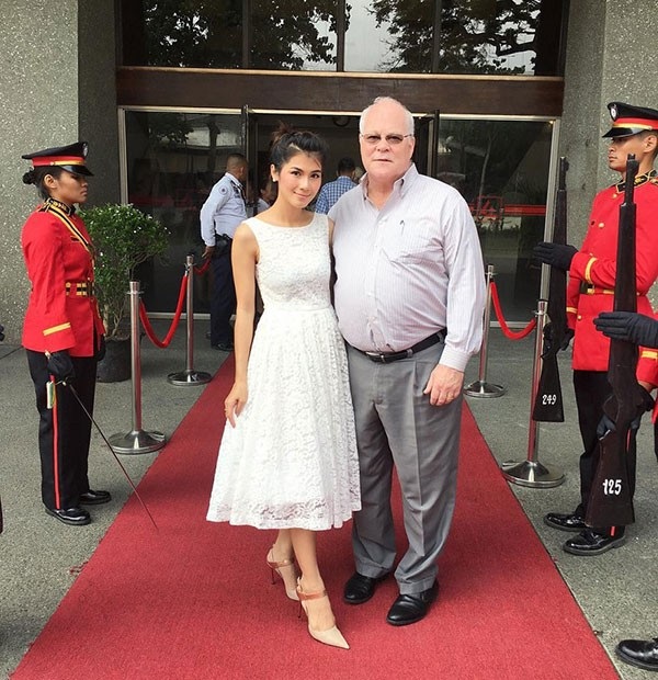 Cựu sao phim người lớn Thái bỏ chồng tỷ phú Mỹ, công khai đồng tính - Ảnh 2. Cựu sao phim người lớn Thái bỏ chồng tỷ phú Mỹ, công khai đồng tính - Ảnh 2.