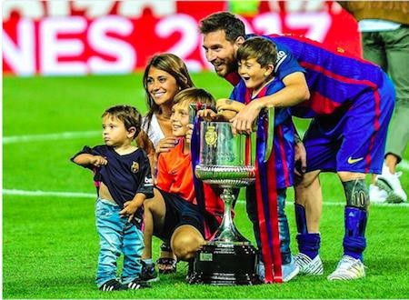 Messi cùng bà xã xinh đẹp mừng rỡ đón quý tử thứ ba - 3 Sự ra đời của bé Ciro sẽ tiếp thêm động lực cho Messi