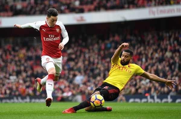 Ozil vượt King Eric, Petr Cech cán cột mốc “khủng” - 1 Mesut Ozil trở thành cầu thủ cán mốc 50 đường kiến tạo nhanh nhất lịch sử Premier League