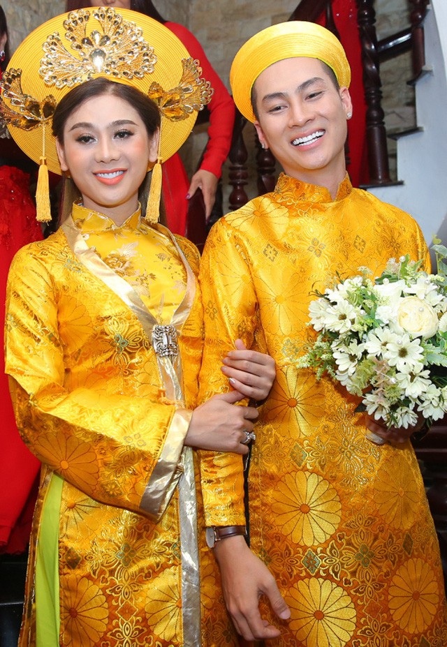 Thăng trầm của những gương mặt chuyển giới đình đám nhất showbiz Việt - 8 Thành công nhất của Lâm Khánh Chi từ khi chuyển giới có lẽ ở cuộc sống riêng, cô đã có được một đám cưới đẹp như cổ tích bên người bạn trai kém 8 tuổi Trần Phi Hùng.