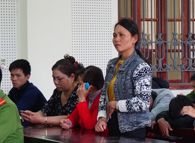 Ốc Thị Huyền khai không biết mẹ đưa người đi Trung Quốc để bán nên khi mẹ nhờ đón, đưa Lương Thị Hải ra Móng Cái thì làm giúp