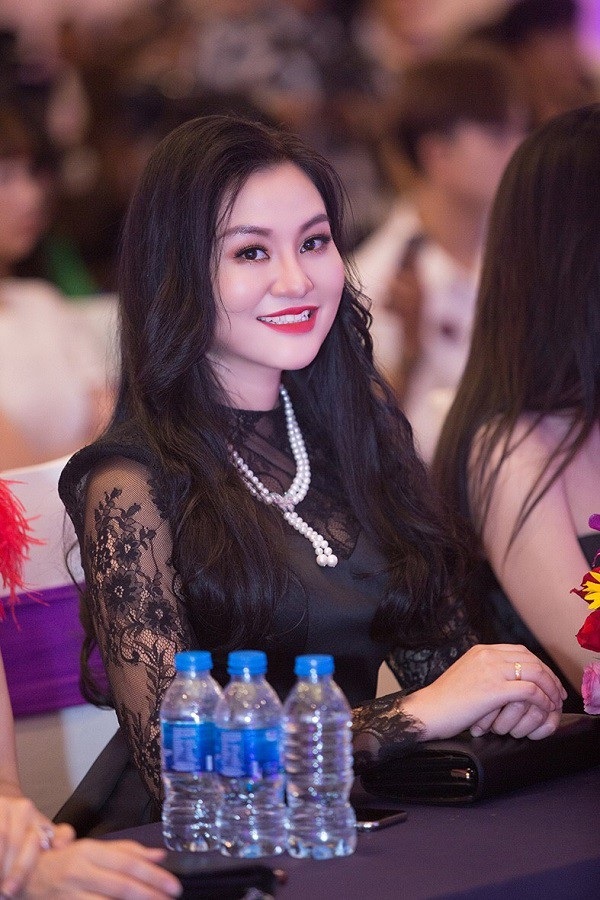 Hoa Hậu Trần Huyền Nhung ngồi ghế nóng cuộc thi sắc đẹp ngành sân khấu điện ảnh - 6 Hoa Hậu Trần Huyền Nhung ngồi ghế nóng cuộc thi sắc đẹp ngành sân khấu điện ảnh - 6