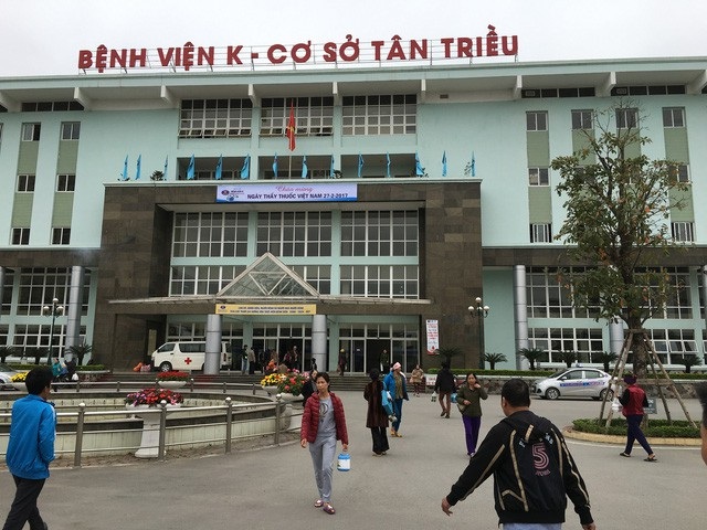 Đình chỉ công tác hai bảo vệ vì hành hung người nhà bệnh nhân - 1 Đình chỉ công tác hai bảo vệ vì hành hung người nhà bệnh nhân - 1