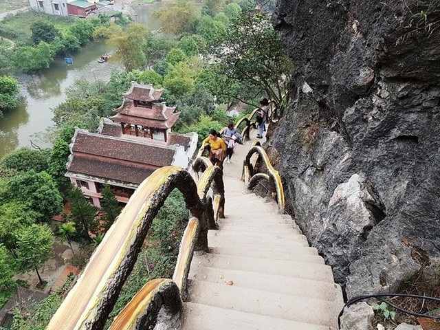 “Công trình khủng trong di sản Tràng An làm mất uy tín với UNESCO” - 2 Cả một vùng lõi di sản văn hóa và thiên nhiên thế giới bị xâm hại, phá vỡ nghiêm trọng vì lợi ích nhỏ của doanh nghiệp. Ảnh: Thái Bá