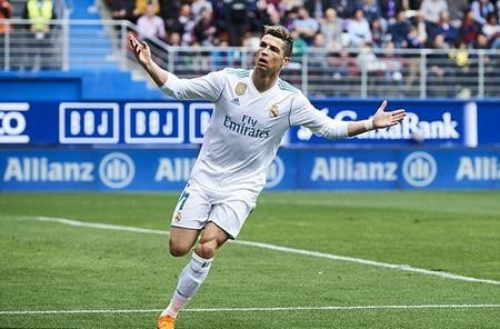 Trầm trồ với loạt ảnh tình tứ của C.Ronaldo bên bạn gái xinh đẹp - 6 CR7 đã lấy lại phong độ hủy diệt