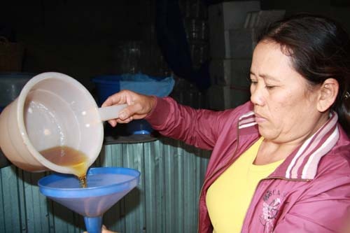 Từ nghèo khó tới bà chủ bán hàng nghìn lít nước mắm/năm - 3 Từ nghèo khó tới bà chủ bán hàng nghìn lít nước mắm/năm - 3