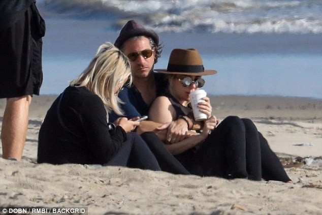 
Lady Gaga và bạn trai được cho là đã bí mật đính hôn
