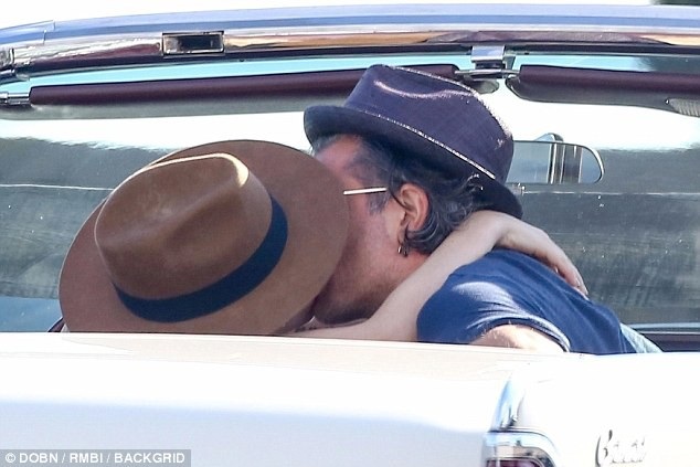 
Cặp tình nhân đẹp và quyền lực của Hollywood hẹn hò với nhau từ tháng 2 năm ngoái
