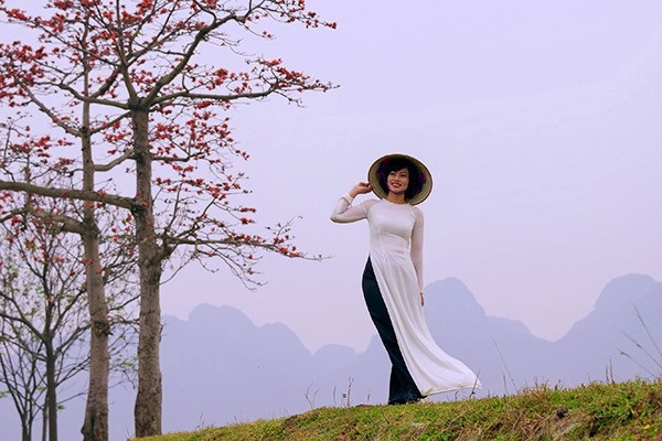 Mê mẩn với hoa gạo nở đỏ rực vùng ngoại thành Hà Nội - 8 Mê mẩn với hoa gạo nở đỏ rực vùng ngoại thành Hà Nội - 8