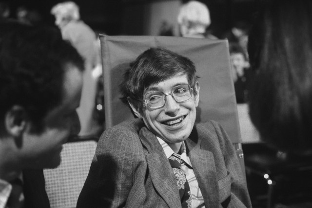 Nhìn lại cuộc đời và sự nghiệp của thiên tài vật lý quá cố Stephen Hawking - 2 Nhìn lại cuộc đời và sự nghiệp của thiên tài vật lý quá cố Stephen Hawking - 2