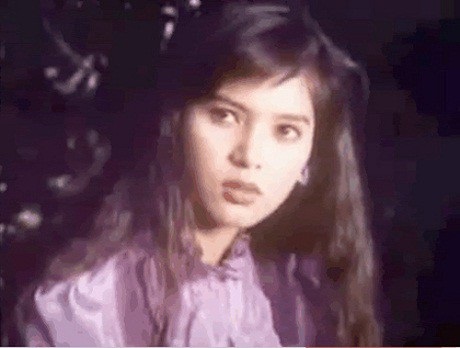 Sau khi tốt nghiệp đại học năm 1993, bà được tuyển vào làm tiếp viên hàng không cho Vietnam Airlines.