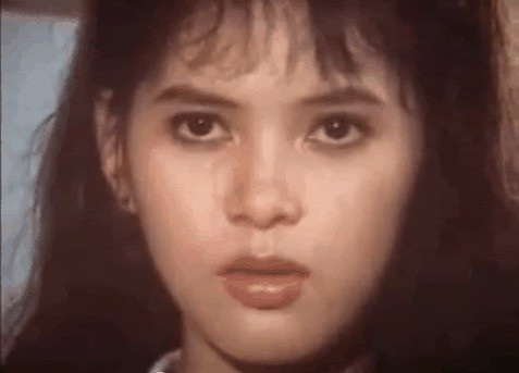 Từ ánh mắt sáng, chiếc mũi cao và đôi môi căng mọng đều toát lên vẻ đẹp của một trong tứ đại mỹ nhân thời bấy giờ (gồm Việt Trinh, Diễm Hương, Thủy Tiên, Diễm My).